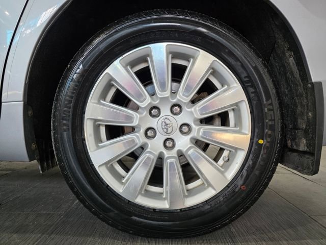 Used 2017 Toyota Sienna XLE w/ XLE Navigation Package image 24