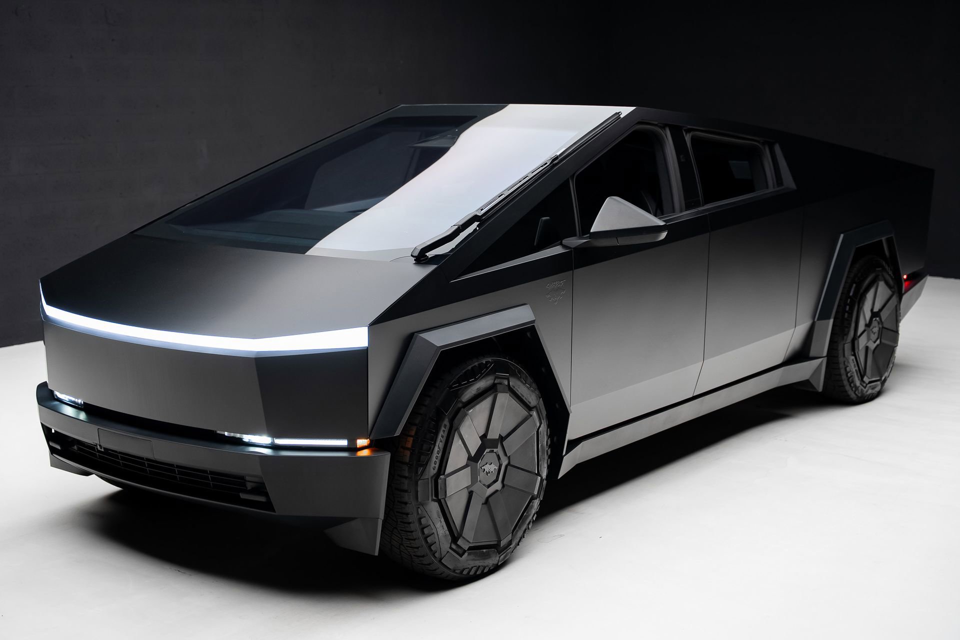 Used 2024 Tesla Cybertruck Cyberbeast AWD/4WD image 5