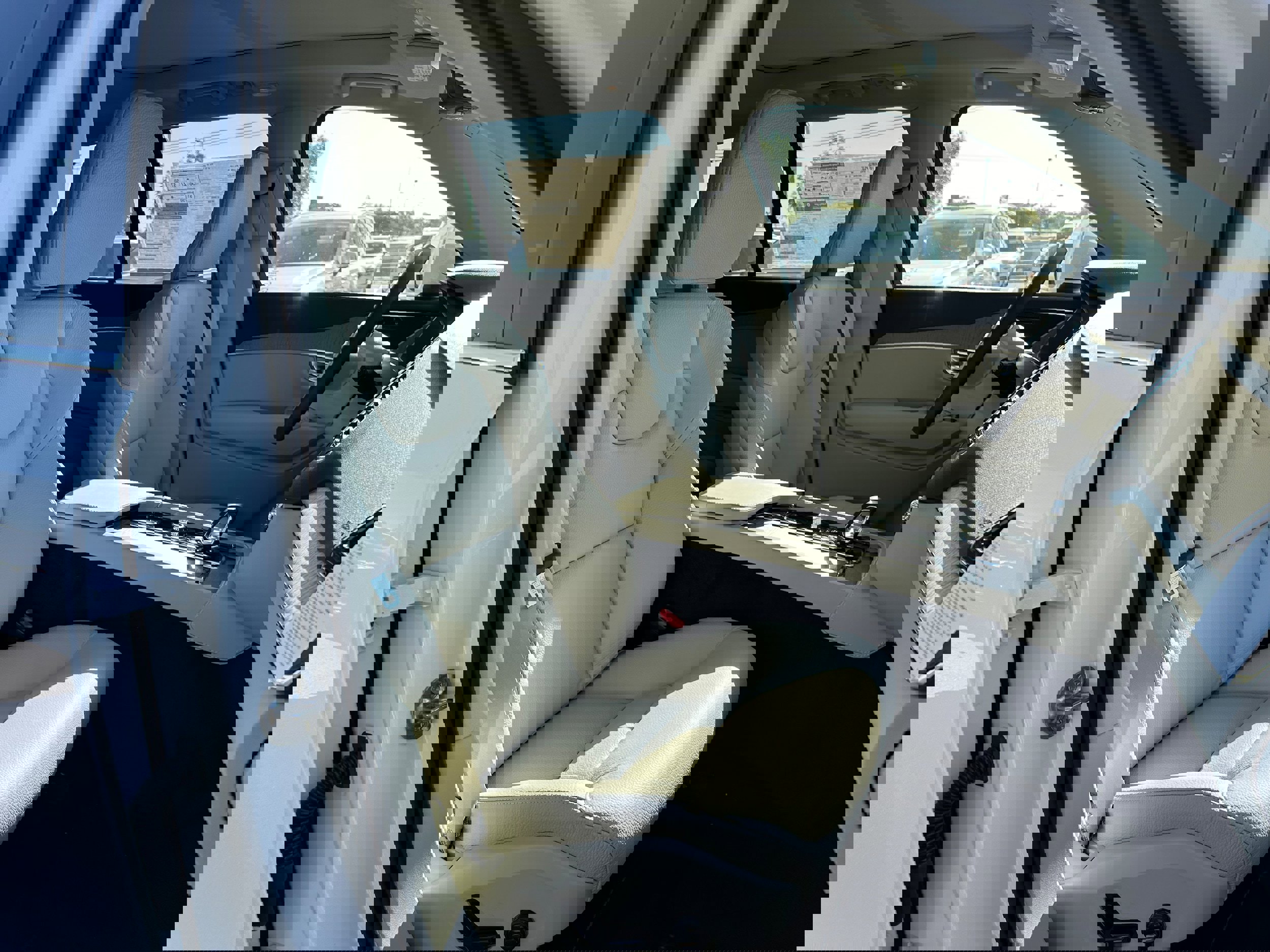 New 2025 Volvo XC90 T8 Plus w/ Protection Package Premier image 8