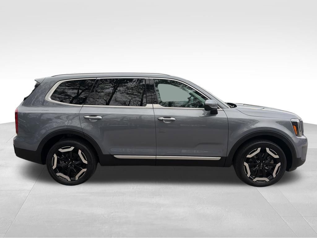Certified 2025 Kia Telluride S image 7