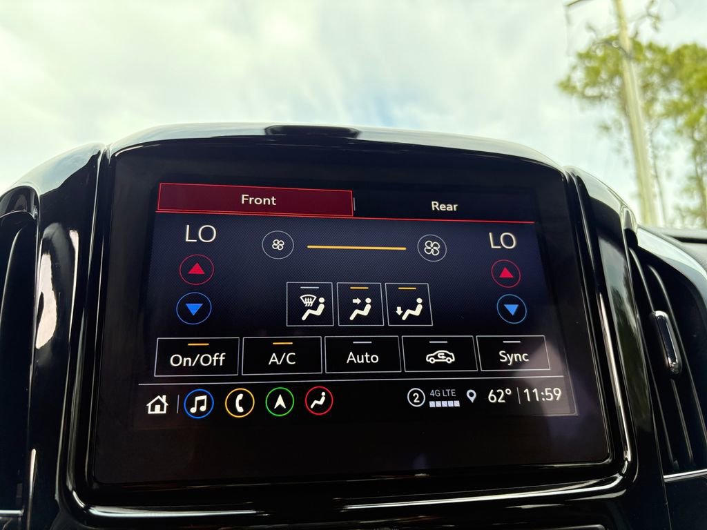 Used 2023 Chevrolet Traverse Premier w/ Redline Edition image 28