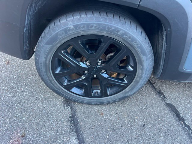 Used 2017 Jeep Renegade Altitude FWD image 4