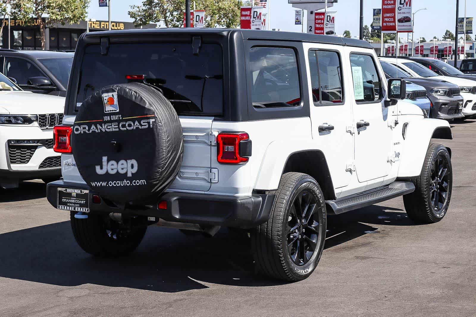 Used 2023 Jeep Wrangler Unlimited Sahara AWD/4WD image 4