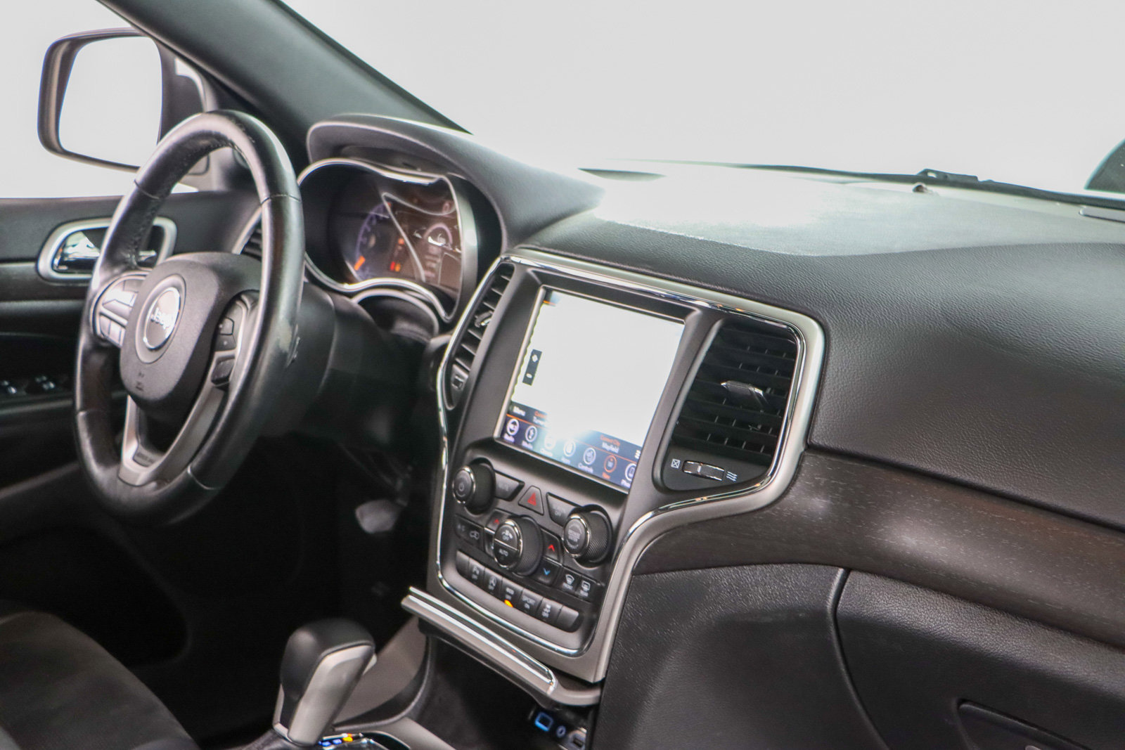 Used 2018 Jeep Grand Cherokee Altitude image 26