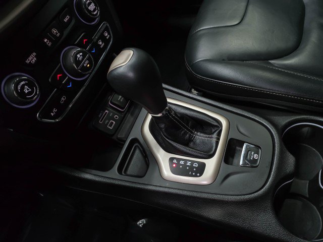 Used 2017 Jeep Cherokee High Altitude FWD image 25