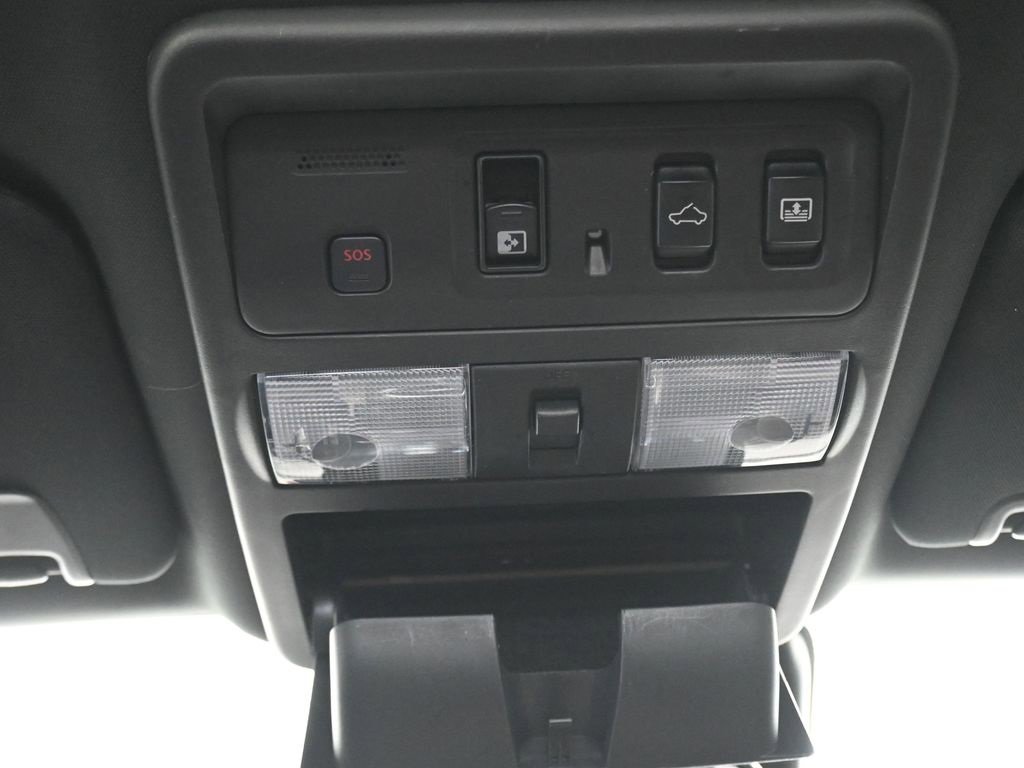 Used 2021 Nissan Titan Platinum Reserve w/ Moonroof Package image 23