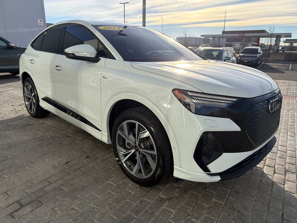 Used 2024 Audi Q4 e-tron Prestige w/ Black Optic Plus Package image 8