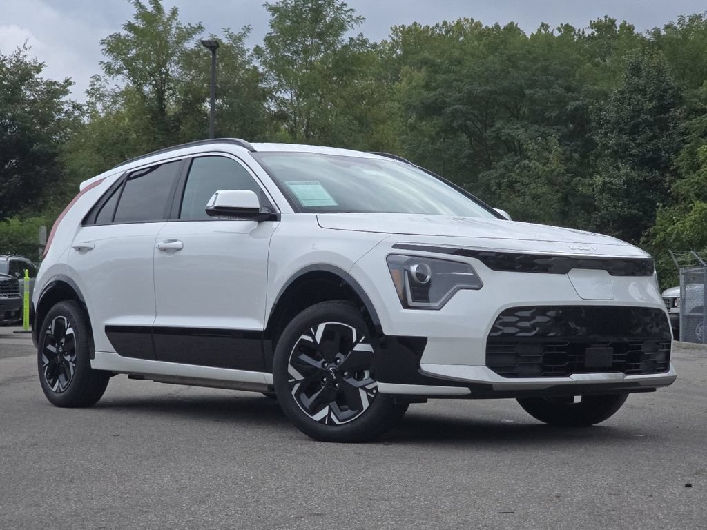 Used 2026 Kia Niro Wind w/ Wind Preserve Package FWD image 2