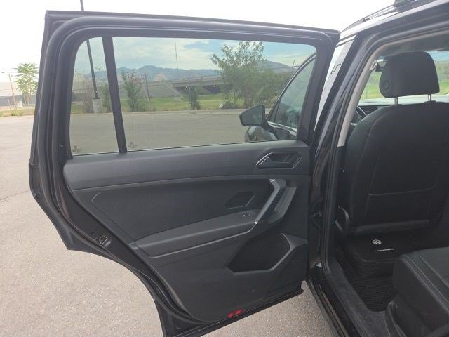 Used 2018 Volkswagen Tiguan SEL AWD/4WD image 13