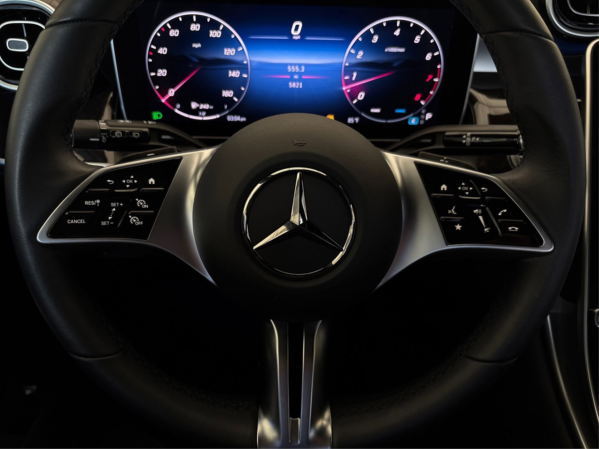 Used 2025 Mercedes-Benz GLC 300 4MATIC image 19