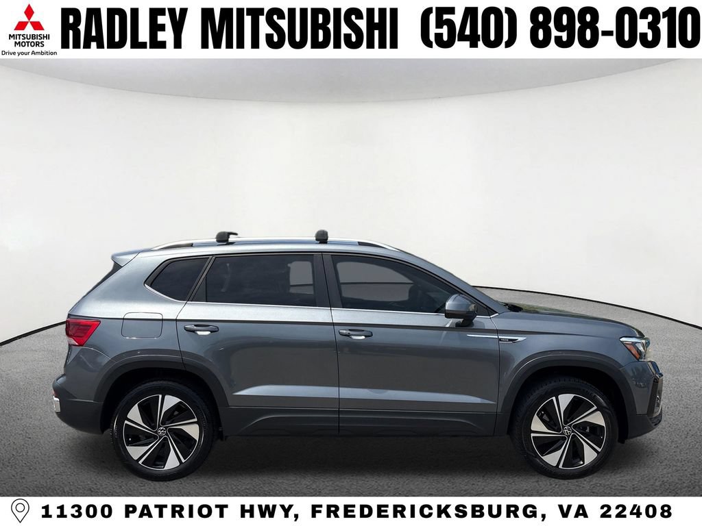 Used 2024 Volkswagen Taos SE w/ Panoramic Sunroof Package AWD/4WD image 17
