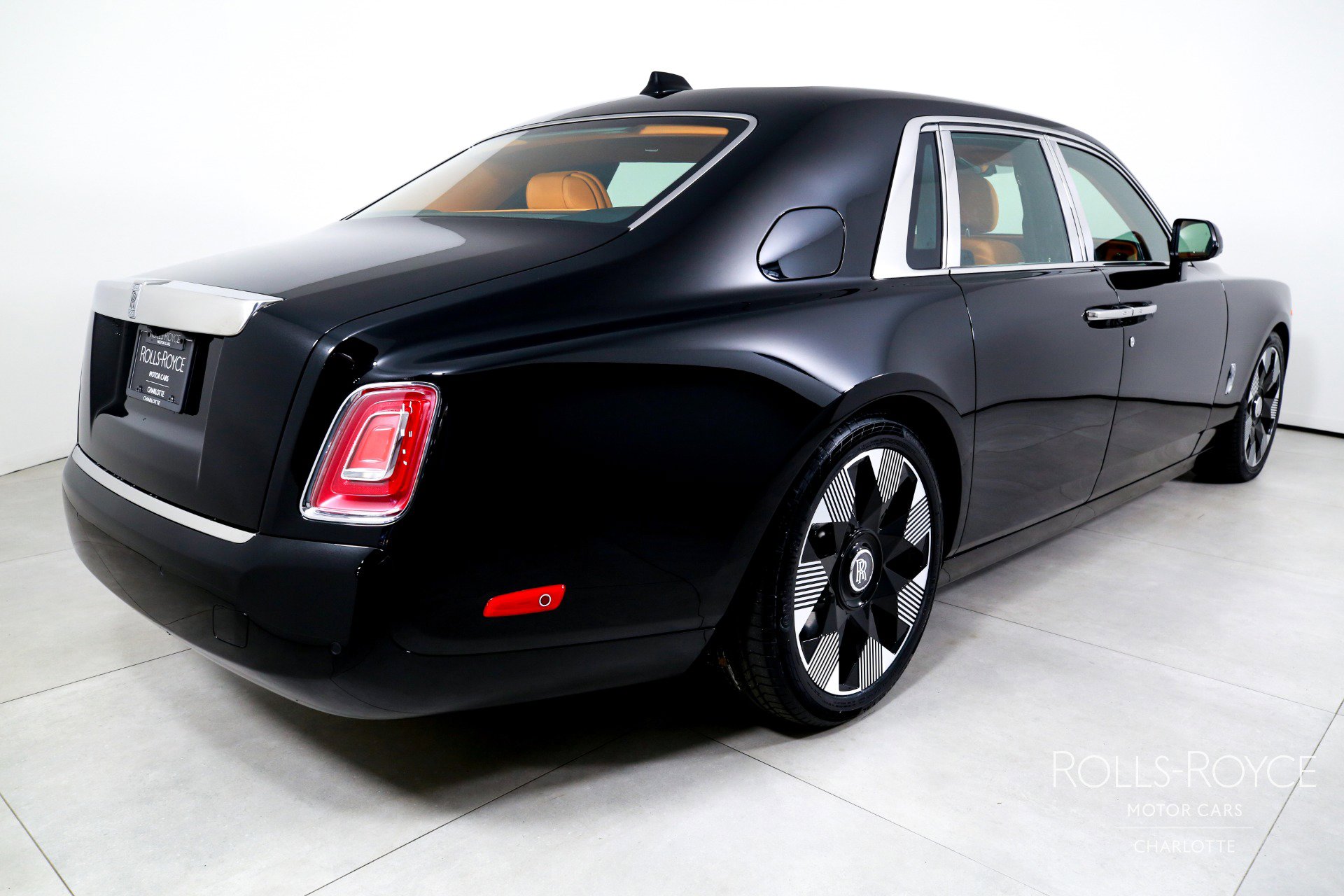 New 2026 Rolls-Royce Phantom Sedan image 2