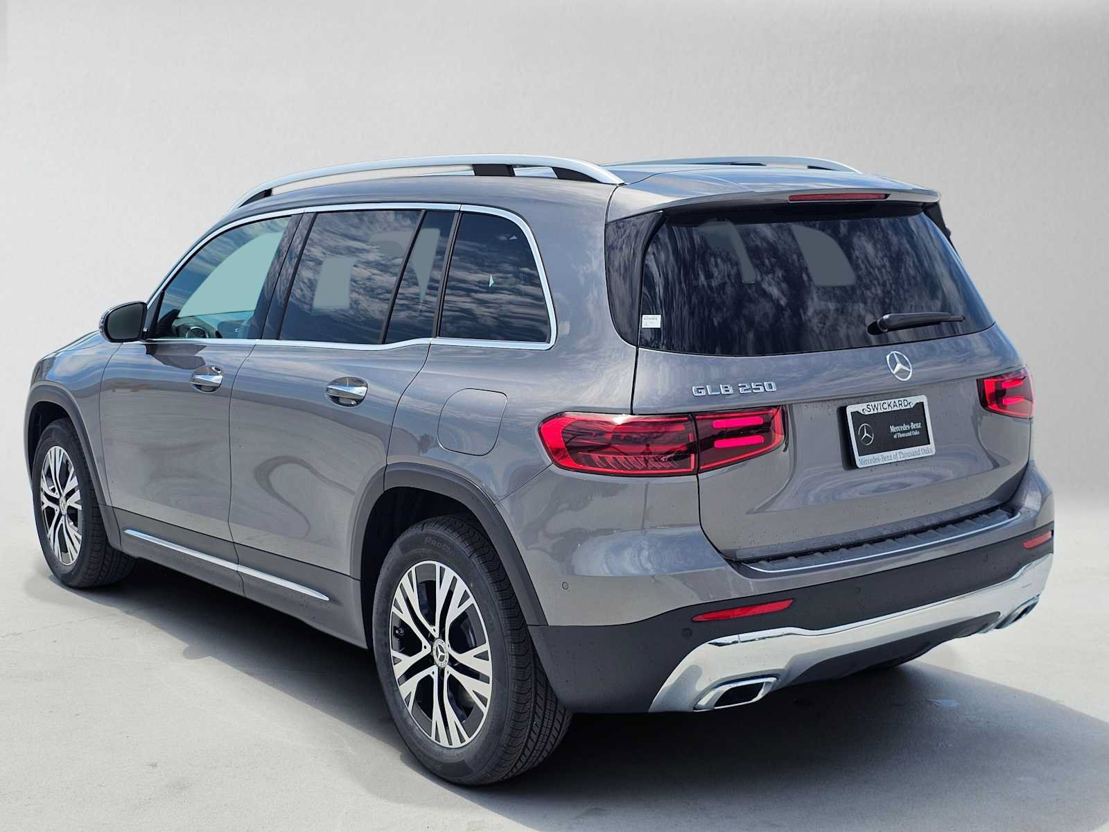 New 2026 Mercedes-Benz GLB 250 image 5