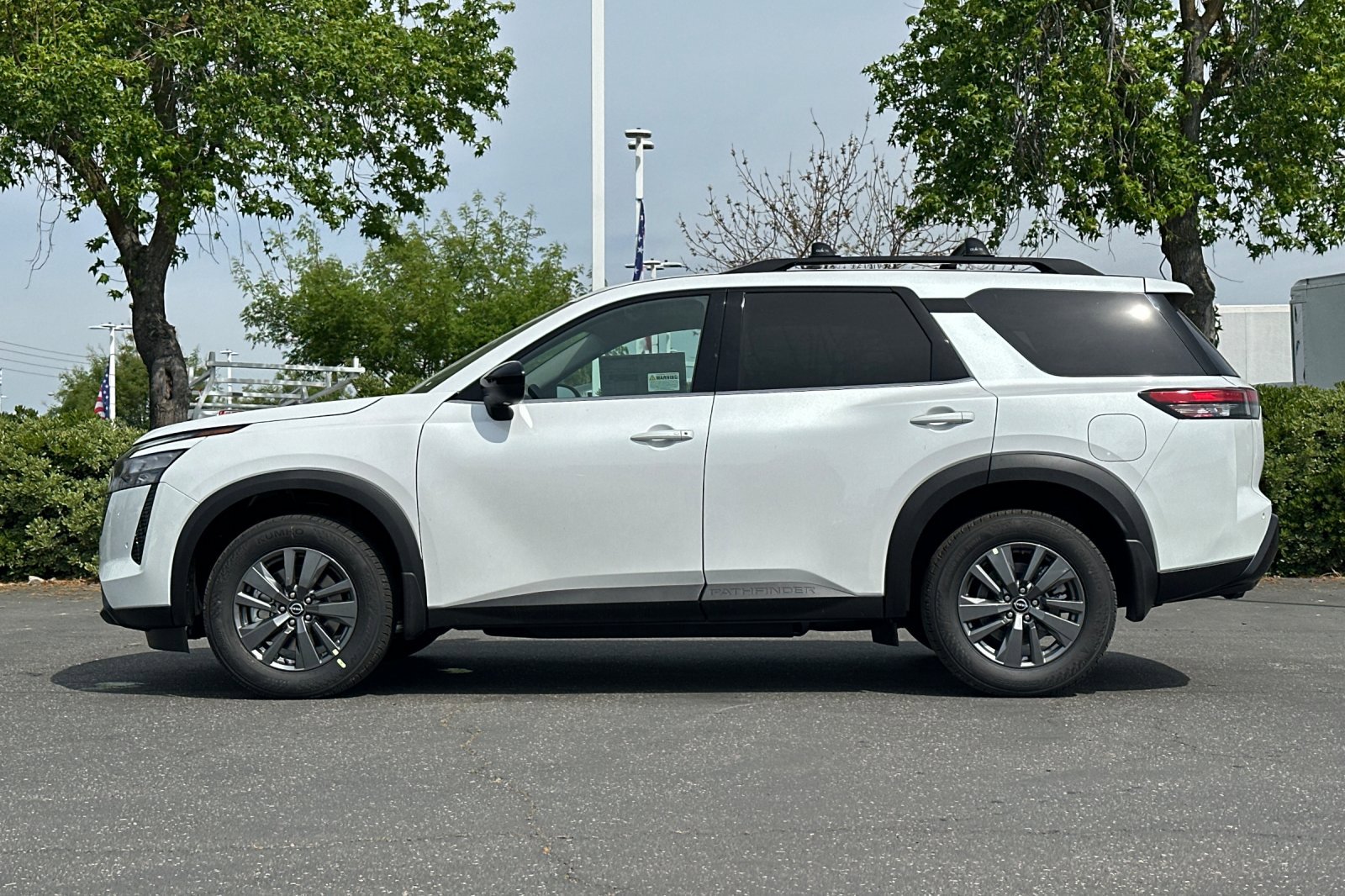 New 2026 Nissan Pathfinder SV image 7