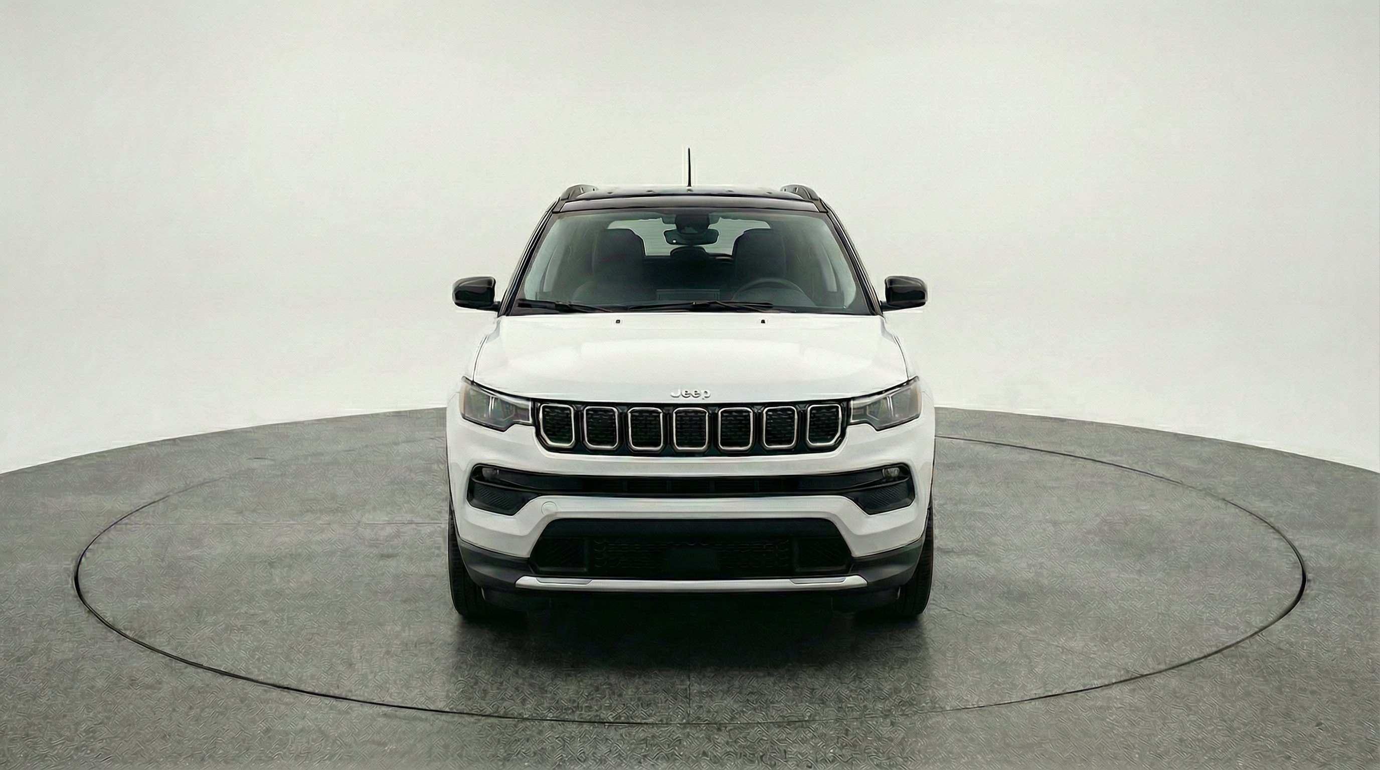 Used 2025 Jeep Compass Limited AWD/4WD image 2