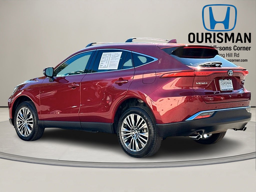 Used 2024 Toyota Venza Limited image 3