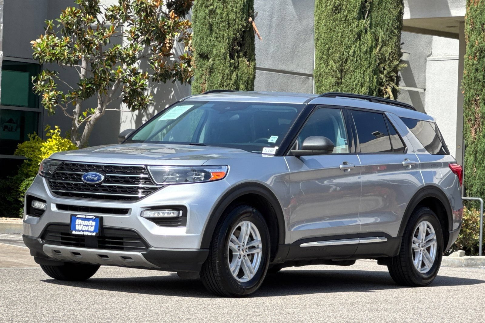 Used 2023 Ford Explorer XLT w/ Equipment Group 202A RWD image 8