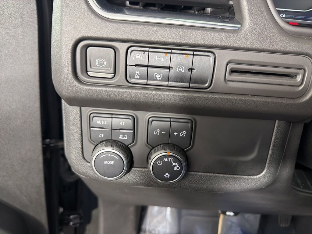 Used 2023 Chevrolet Suburban RST w/ Luxury Package image 22