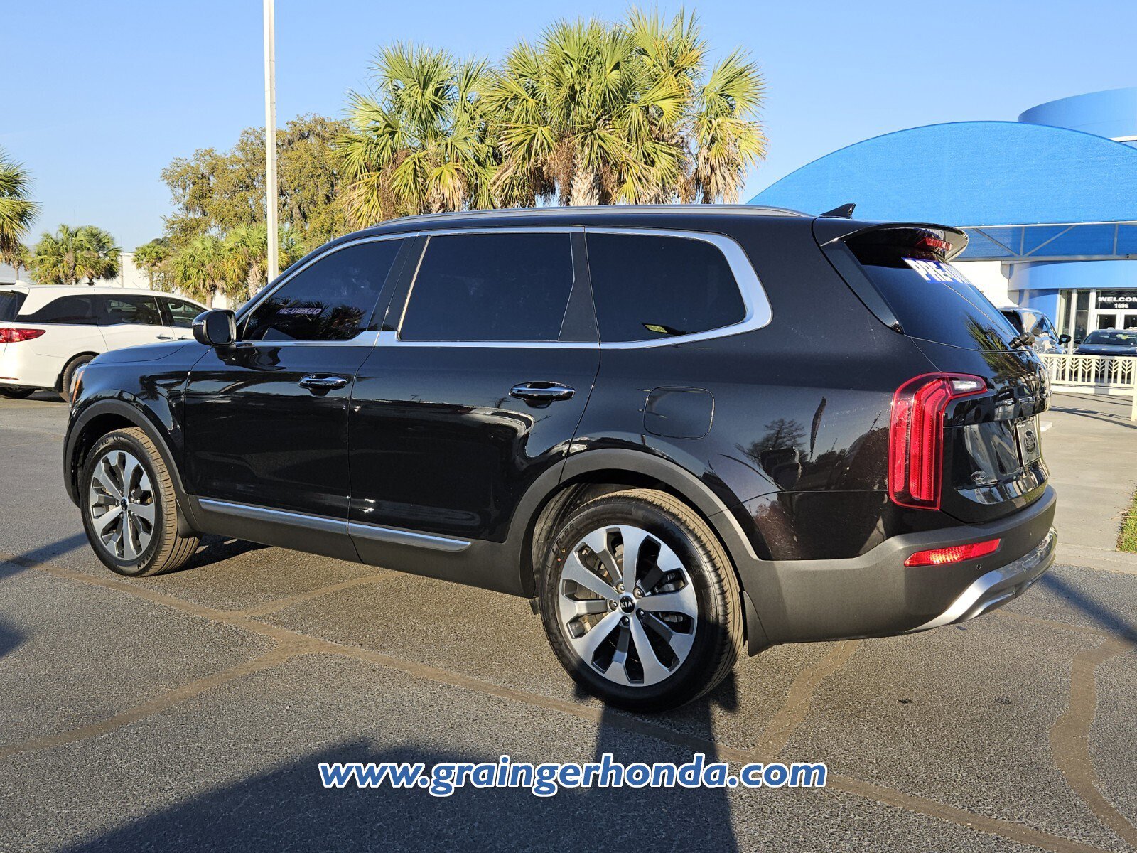 Used 2021 Kia Telluride S image 3