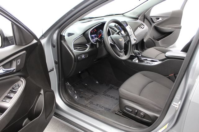 Used 2023 Chevrolet Malibu LT FWD image 15