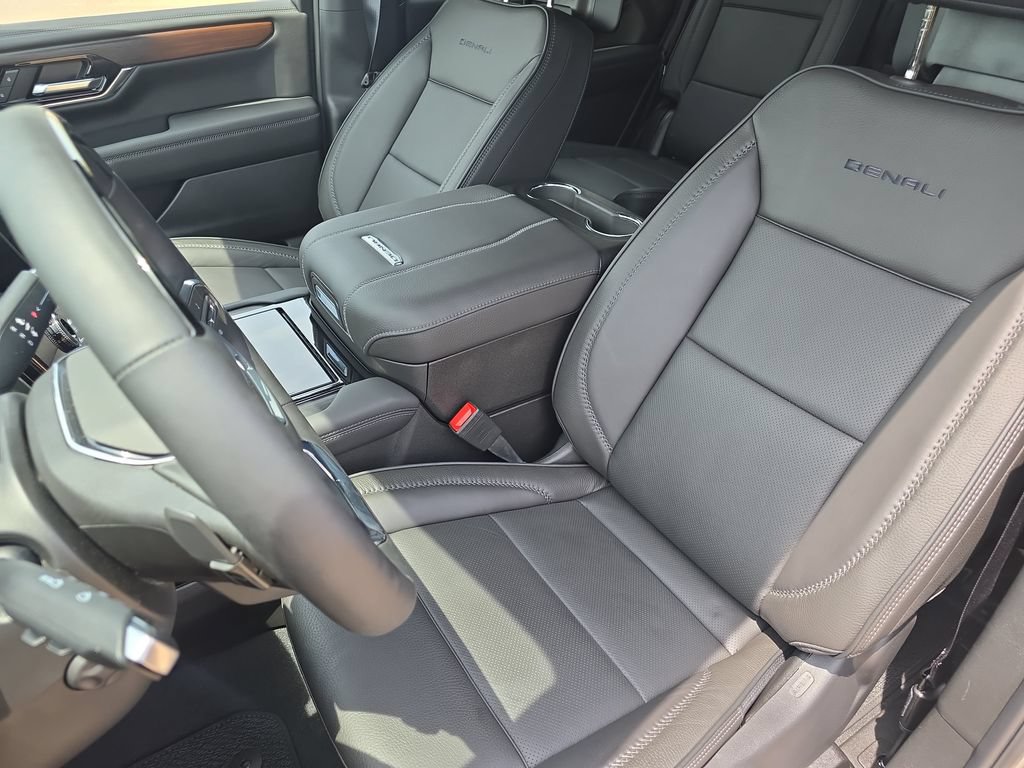 New 2026 GMC Yukon Denali w/ Denali Reserve Package AWD/4WD image 16