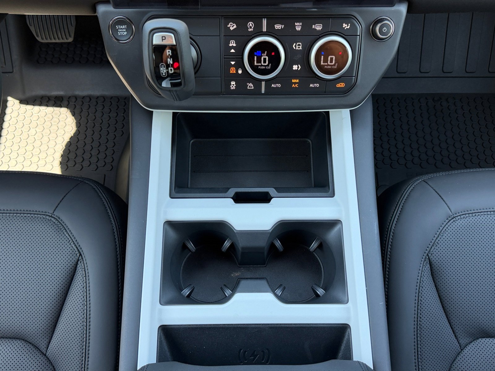 New 2026 Land Rover Defender 130 X-Dynamic SE AWD/4WD image 15