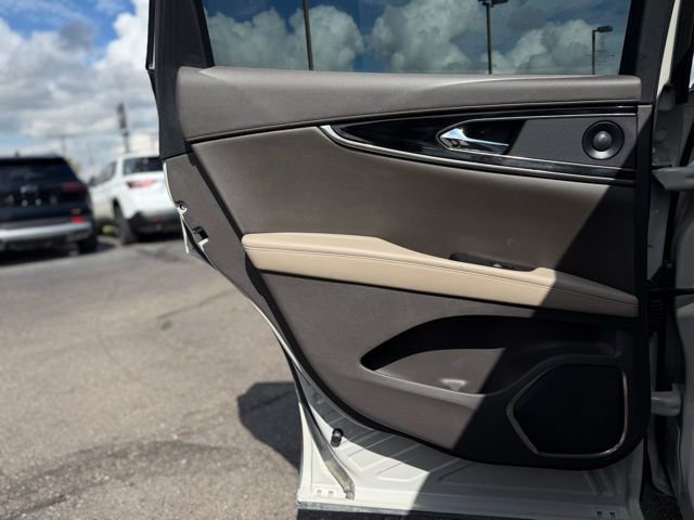 Used 2022 Lincoln Nautilus Reserve w/ Equipment Group 201A image 17