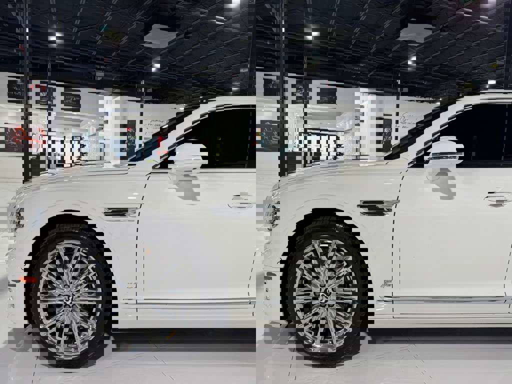 Used 2022 Bentley Flying Spur Plug-In Hybrid image 46