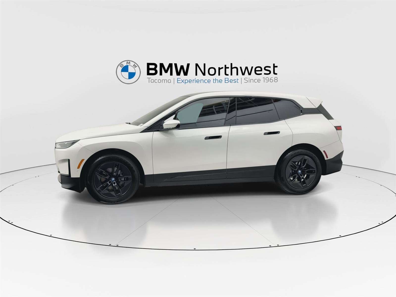 Used 2024 BMW iX xDrive50 AWD/4WD image 10