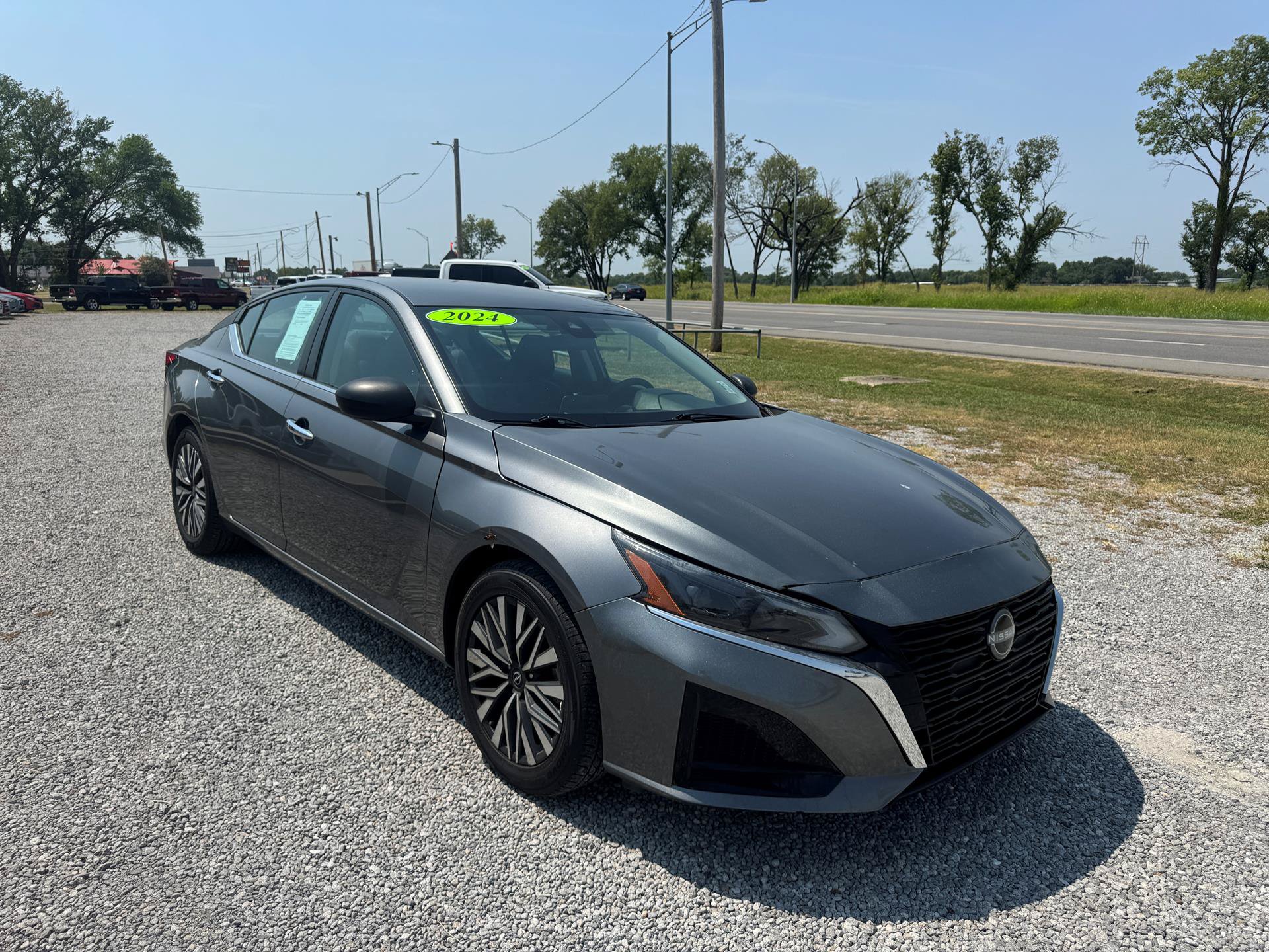 Used 2024 Nissan Altima 2.5 SV FWD image 1