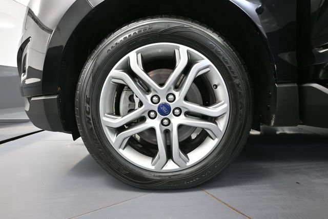 Used 2016 Ford Edge Titanium w/ Technology Package AWD/4WD image 12
