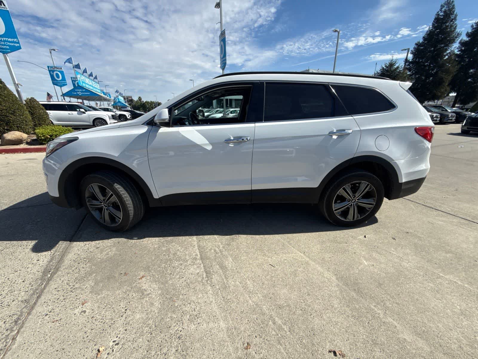 Used 2016 Hyundai Santa Fe SE w/ Option Group 03 AWD/4WD image 7