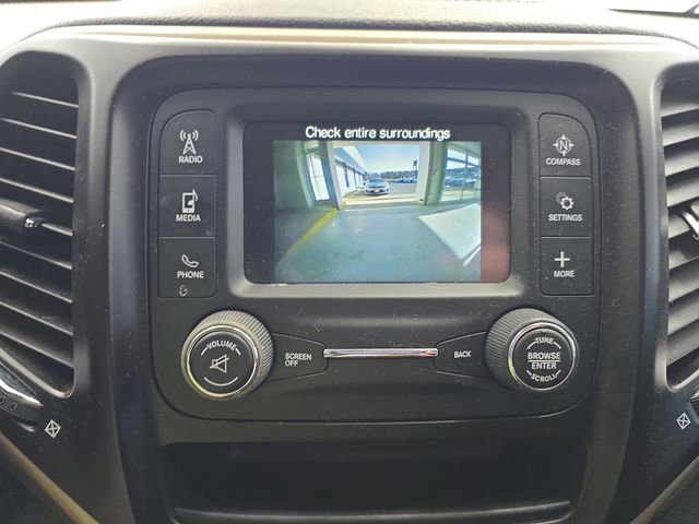 Used 2018 Jeep Cherokee Latitude w/ Altitude Package image 15