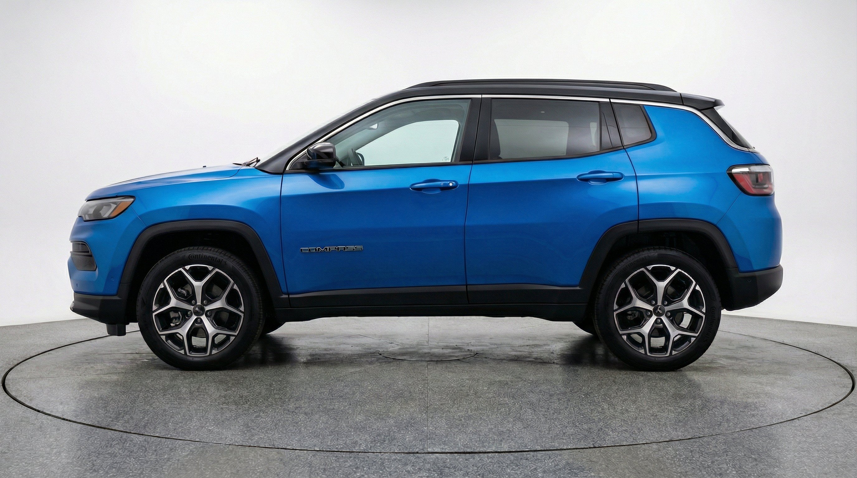 Used 2025 Jeep Compass Limited AWD/4WD image 5