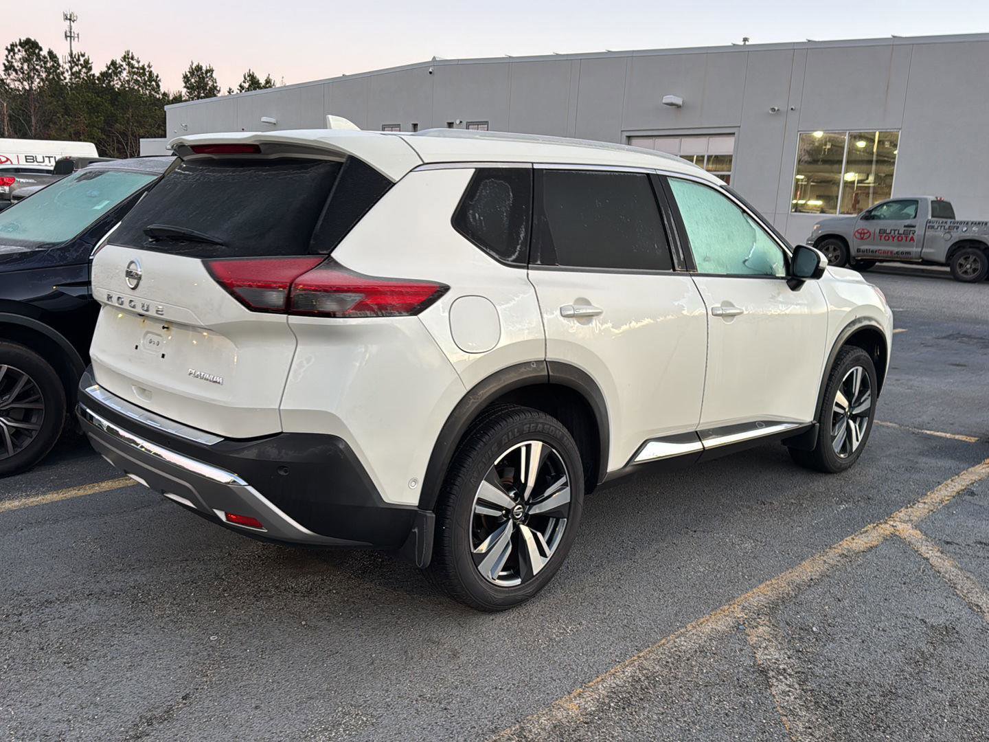 Used 2021 Nissan Rogue Platinum image 5