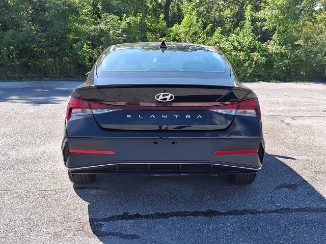New 2026 Hyundai Elantra SEL Sport FWD image 5