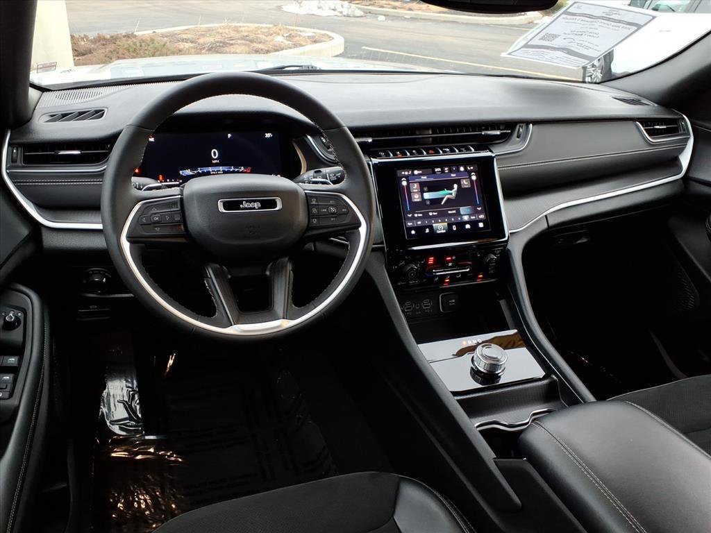 Used 2024 Jeep Grand Cherokee L Laredo image 5