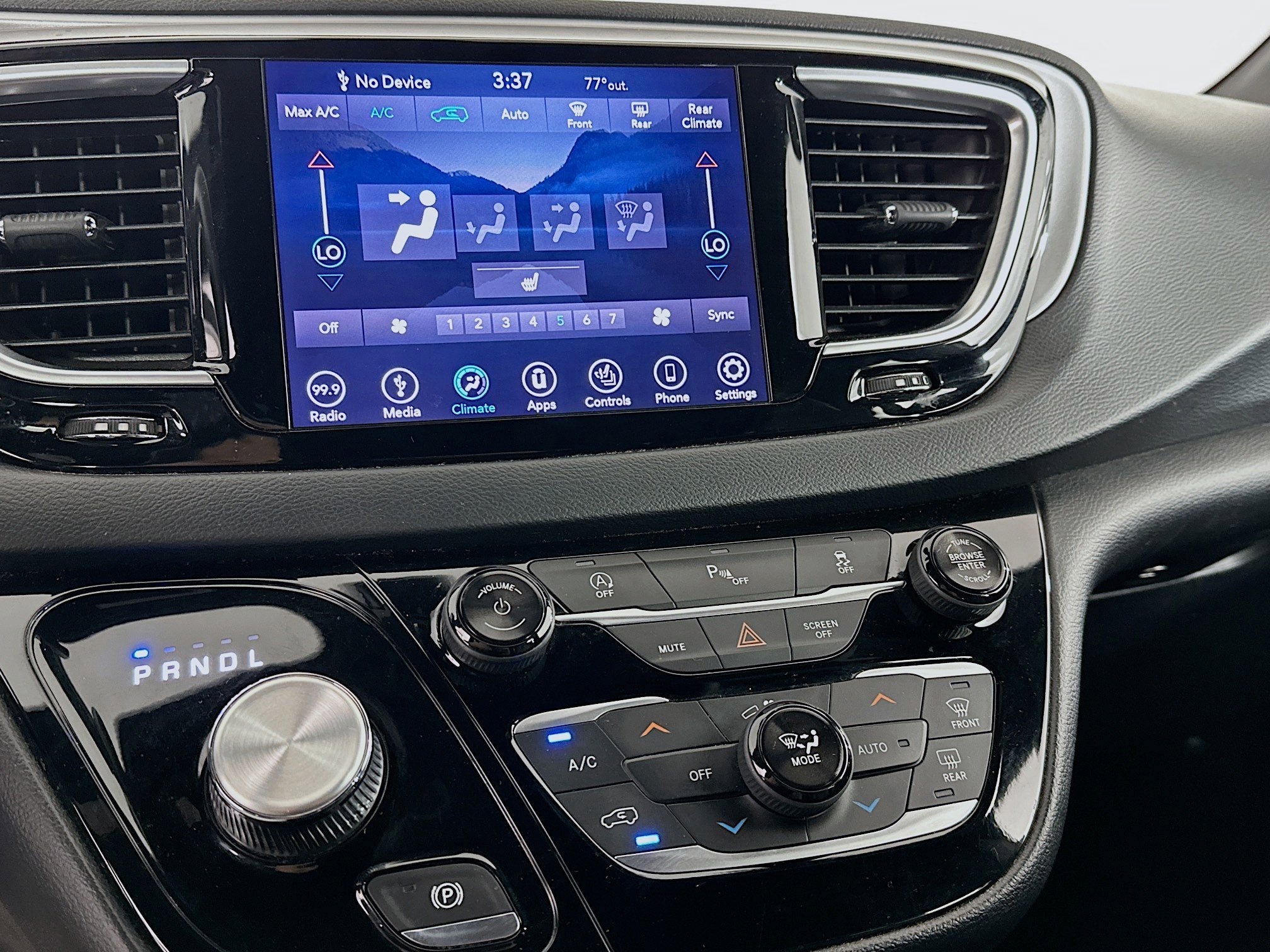 Used 2018 Chrysler Pacifica Touring-L w/ Premium Audio Group FWD image 23