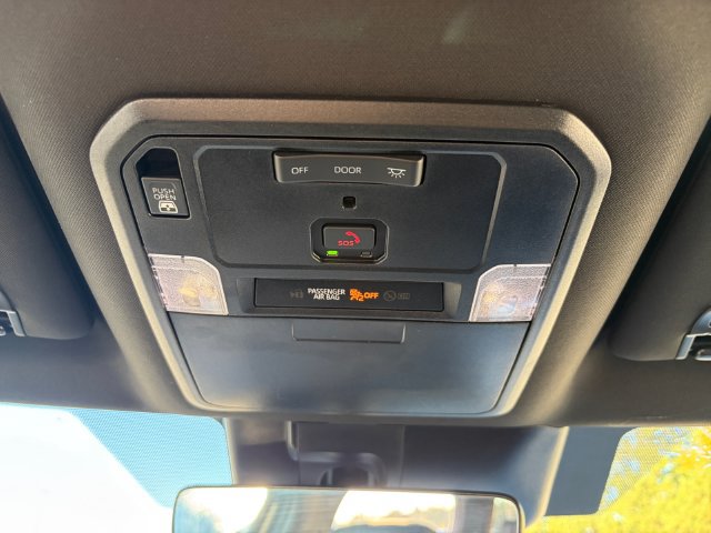 Used 2025 Toyota Tundra Limited AWD/4WD image 26