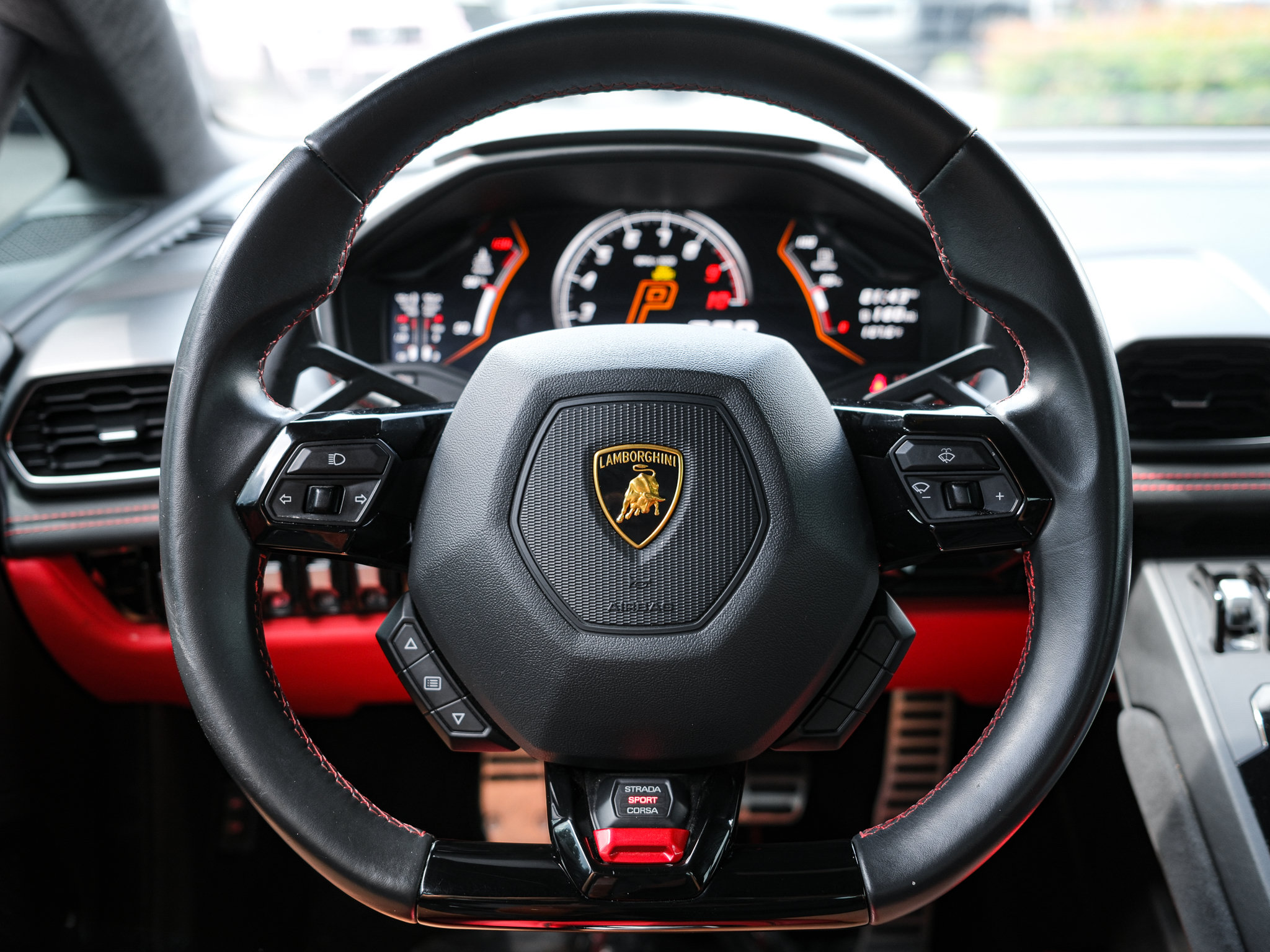 Used 2021 Lamborghini Huracan EVO RWD image 17