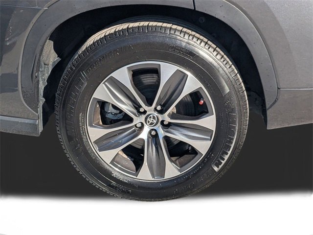Used 2022 Toyota Highlander XLE image 10