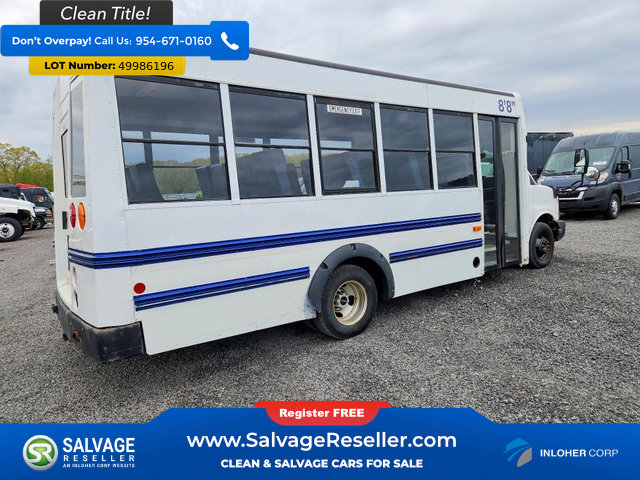 Used 2009 GMC Savana 3500 RWD image 4