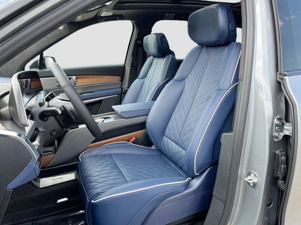 New 2026 Cadillac Vistiq Premium Luxury w/ LPO, Floor Liner Package image 21