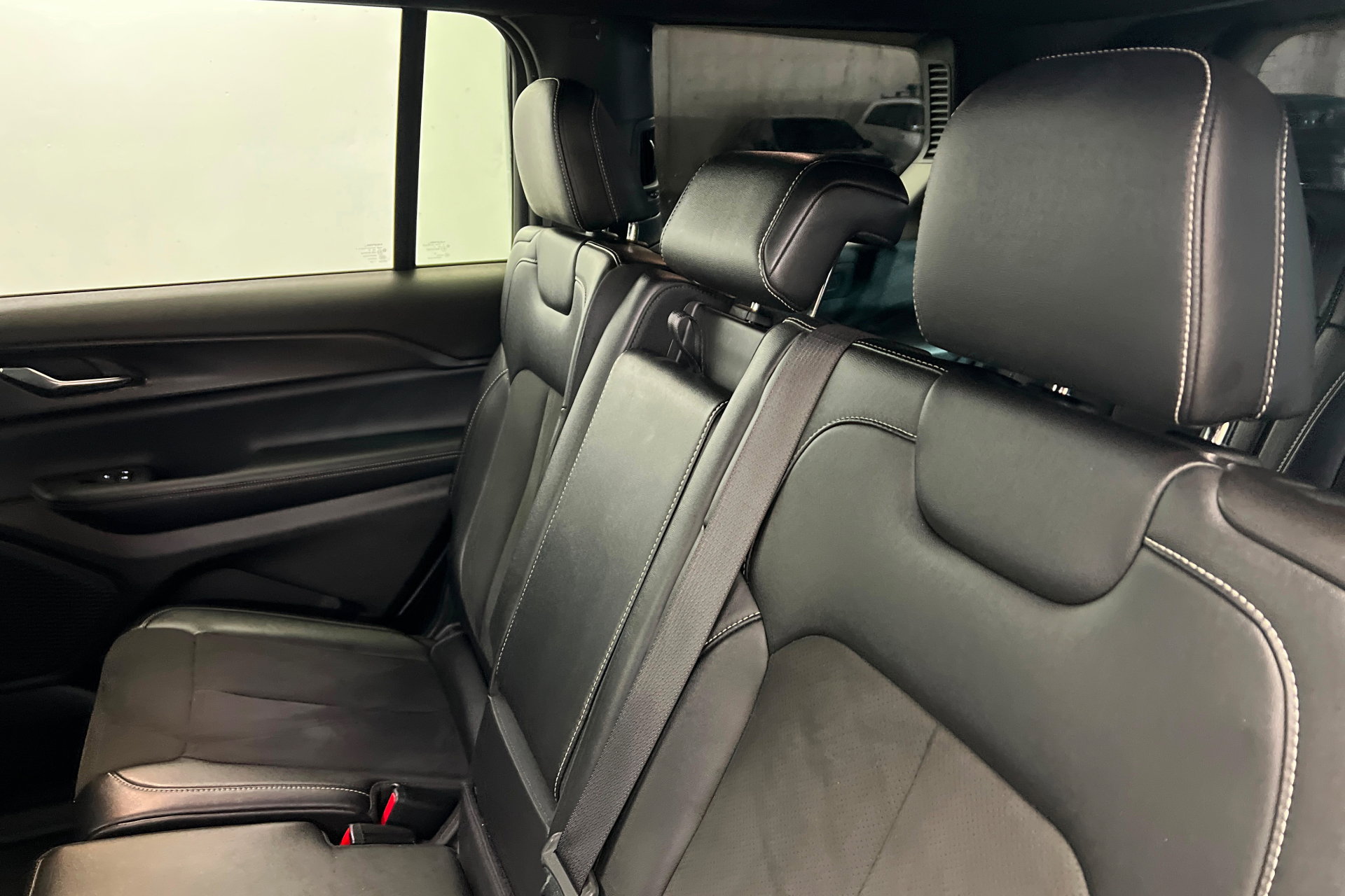 Used 2024 Jeep Grand Cherokee L Laredo image 21