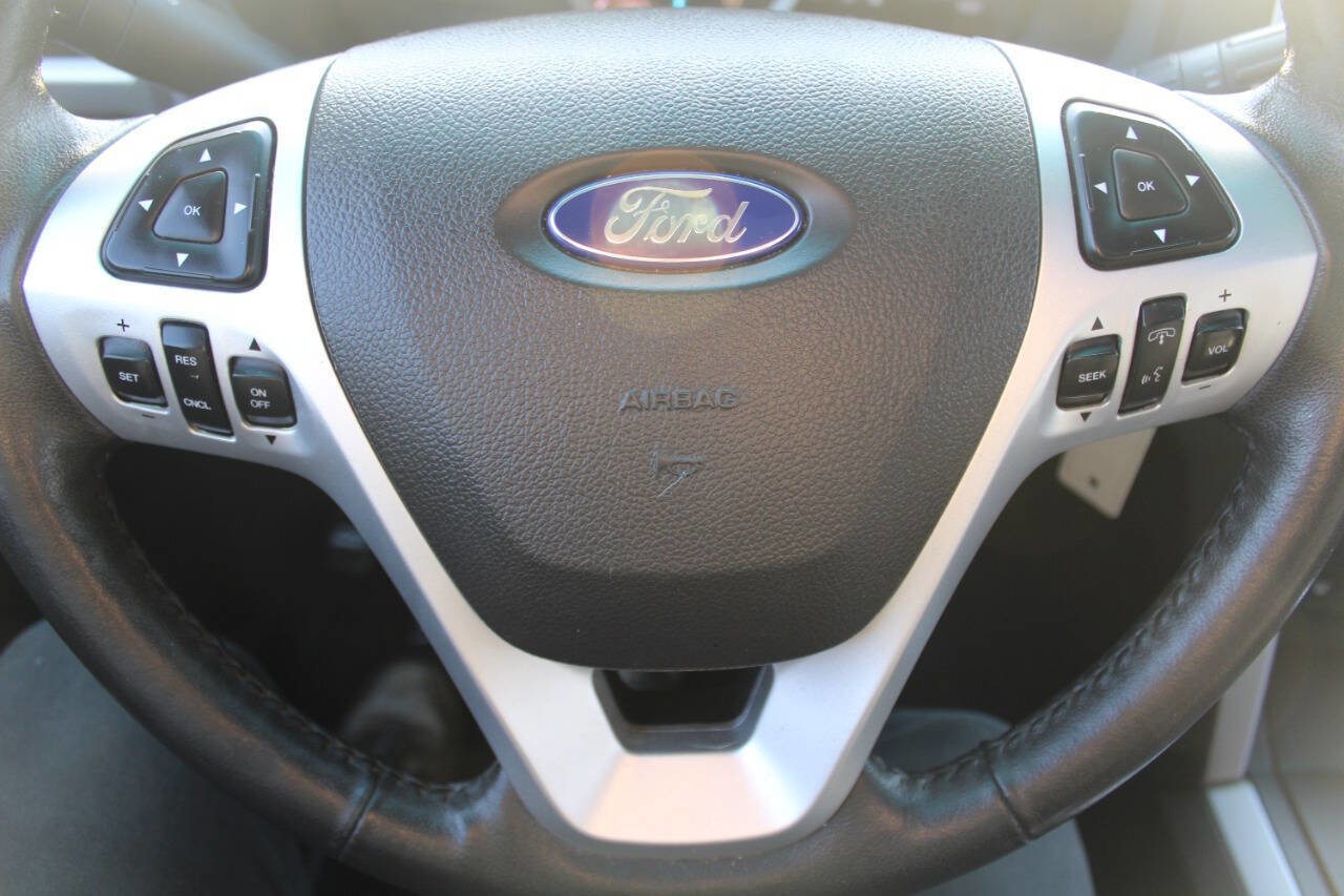 Used 2015 Ford Explorer XLT w/ Equipment Group 202B image 16
