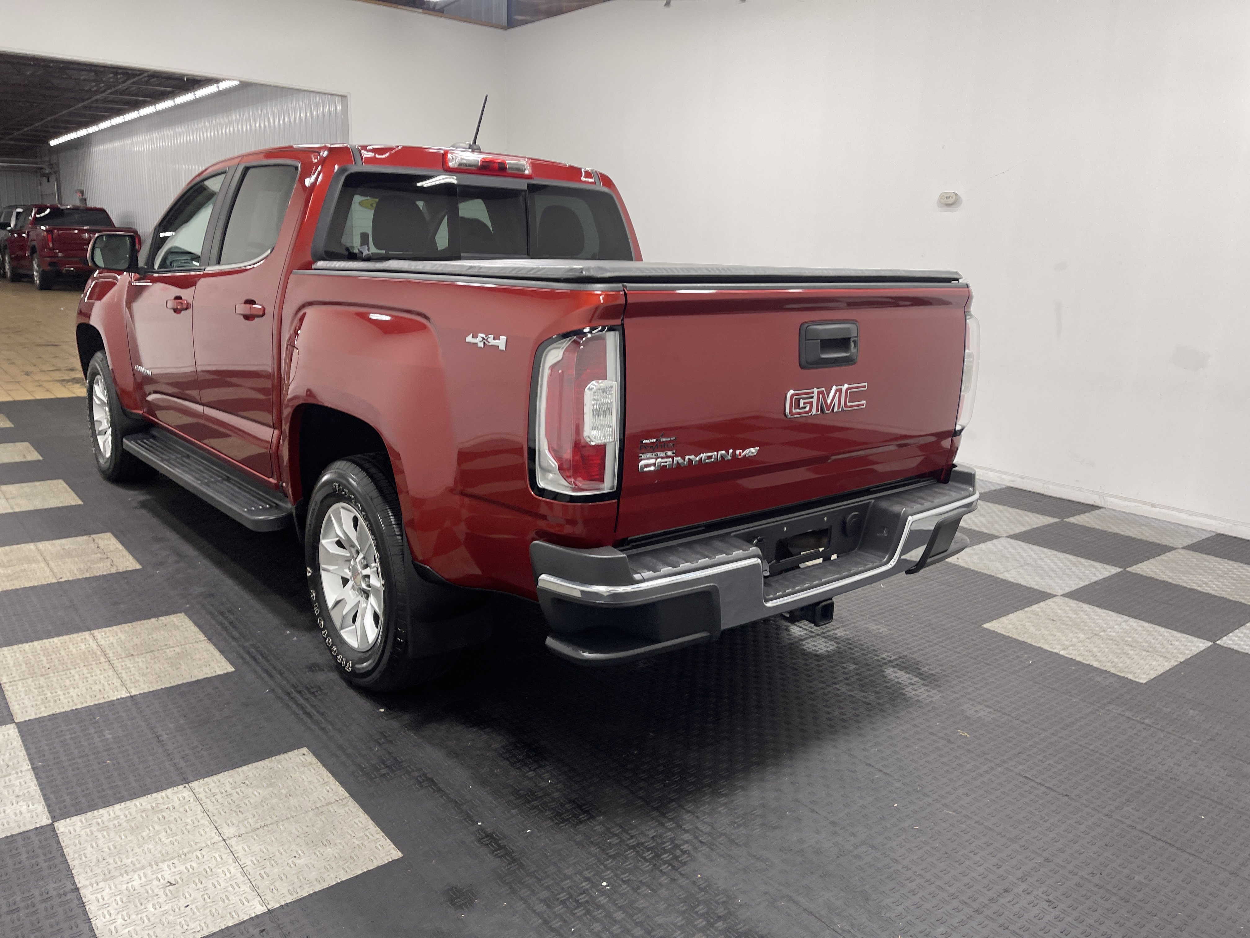 Used 2016 GMC Canyon SLE w/ SLE Convenience Package image 2