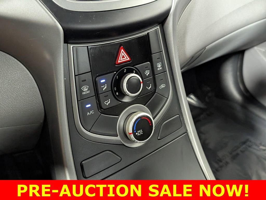Used 2015 Hyundai Elantra SE image 17
