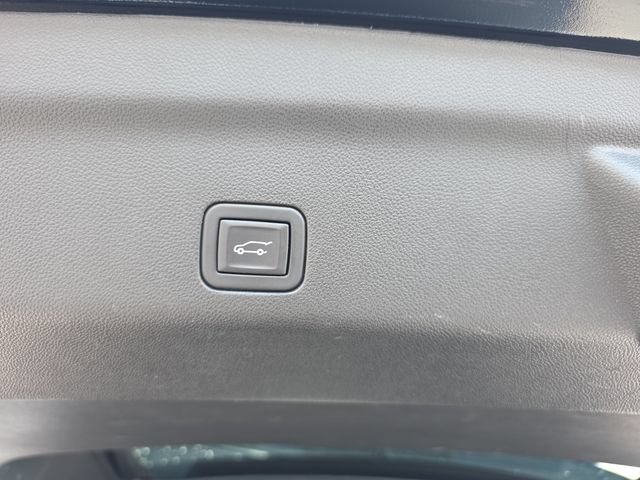Used 2024 GMC Yukon SLT w/ SLT Premium Package AWD/4WD image 15