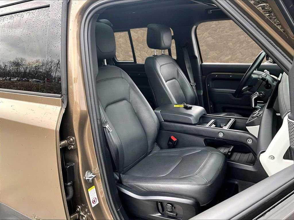 Used 2024 Land Rover Defender 110 SE image 7