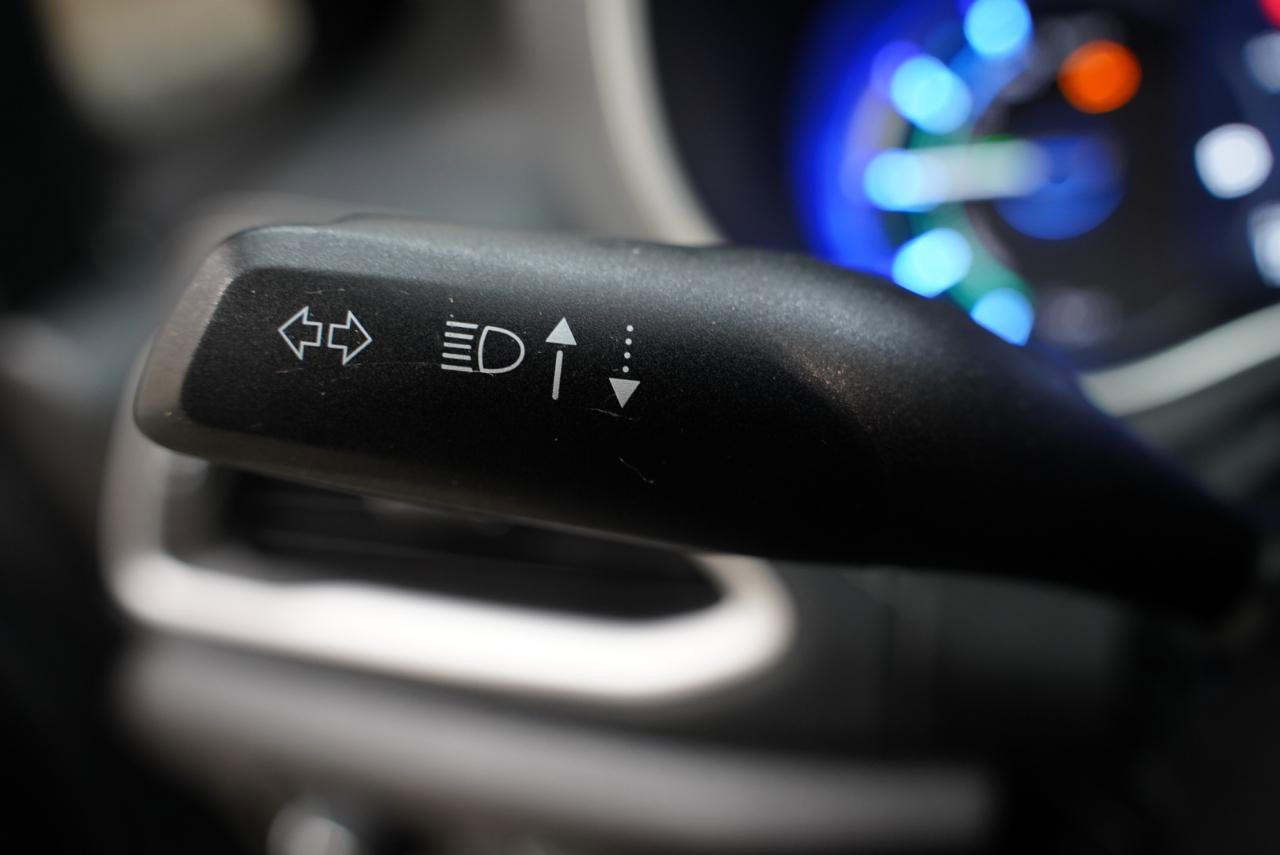 Used 2021 Chrysler Pacifica Touring-L w/ Uconnect Theater Family Group image 14